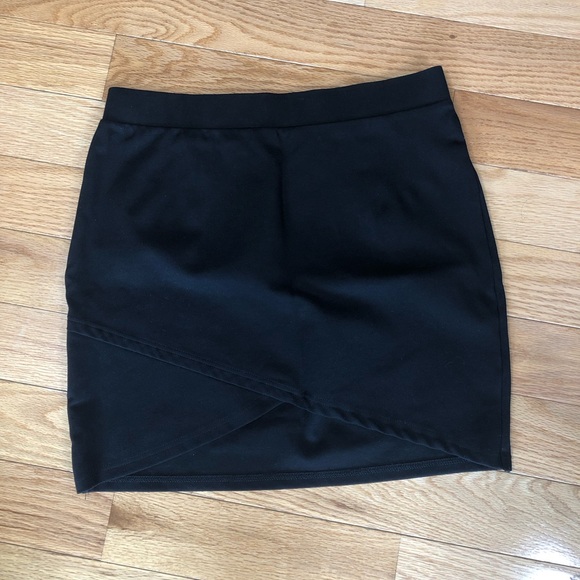 Black Faux Wrap Mini Skirt. Size Large. - Picture 2 of 8